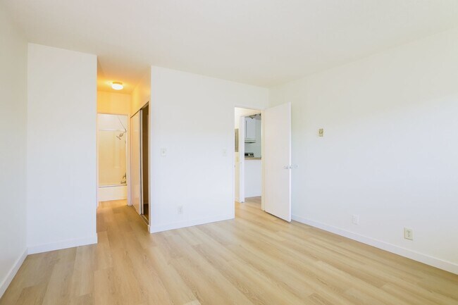 Building Photo - Great 1 Bedroom Condo in Long Beach!