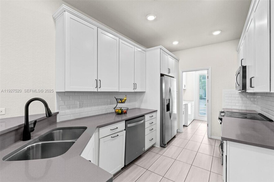 Building Photo - 1190 Eucalyptus Dr