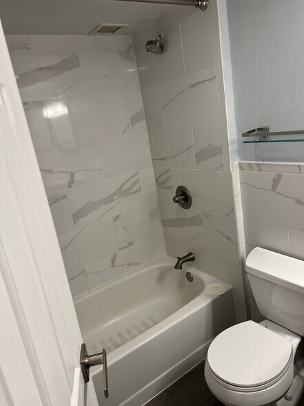 Building Photo - 127 Greyrock Pl