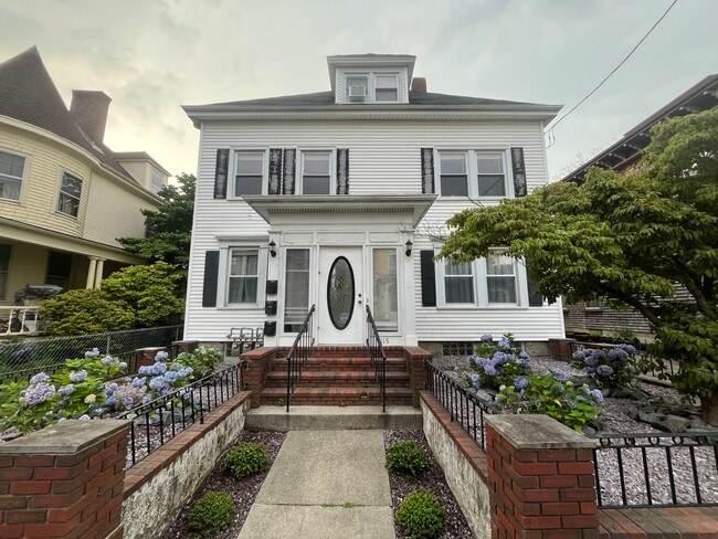 Building Photo - 115 Mill St