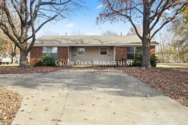 Building Photo - 2372 N Raven Ln
