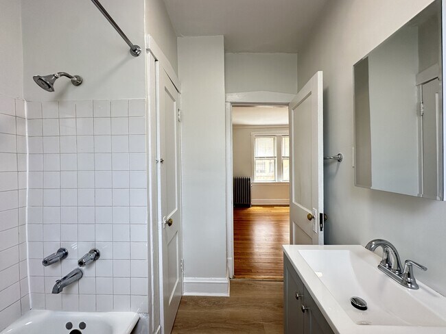 Building Photo - 4831 N Springfield Ave