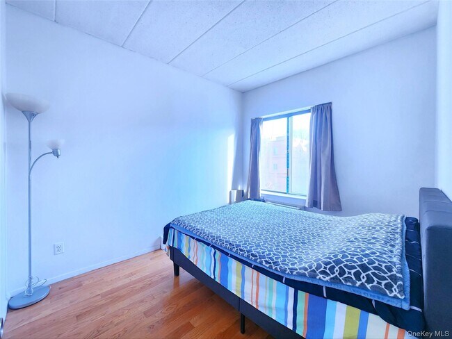 Building Photo - 149-15 Barclay Ave