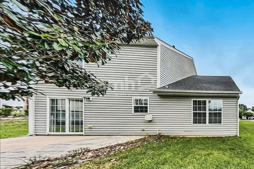 Building Photo - 1941 Sterling Hill Dr
