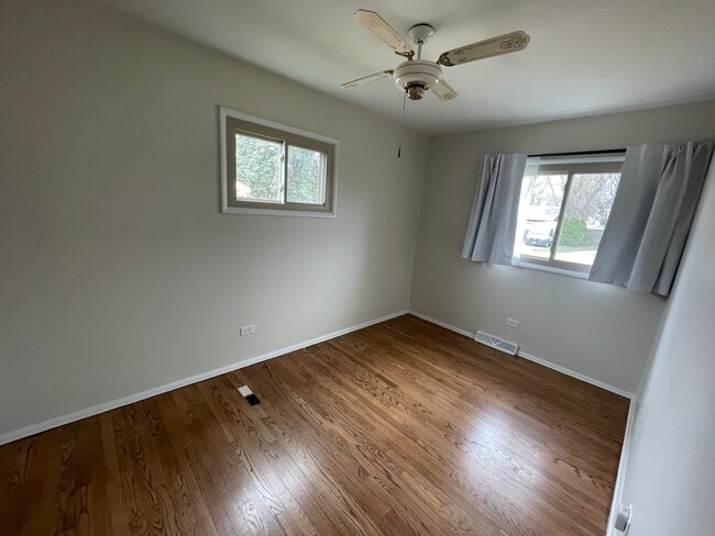 Building Photo - 594 Comstock Ave