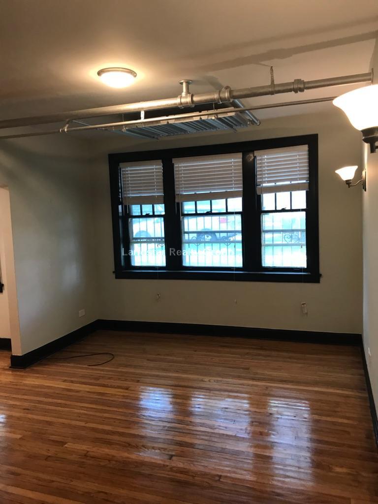 Building Photo - 5542 W Leland Ave