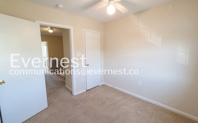 Building Photo - 2325 McClellan Ct