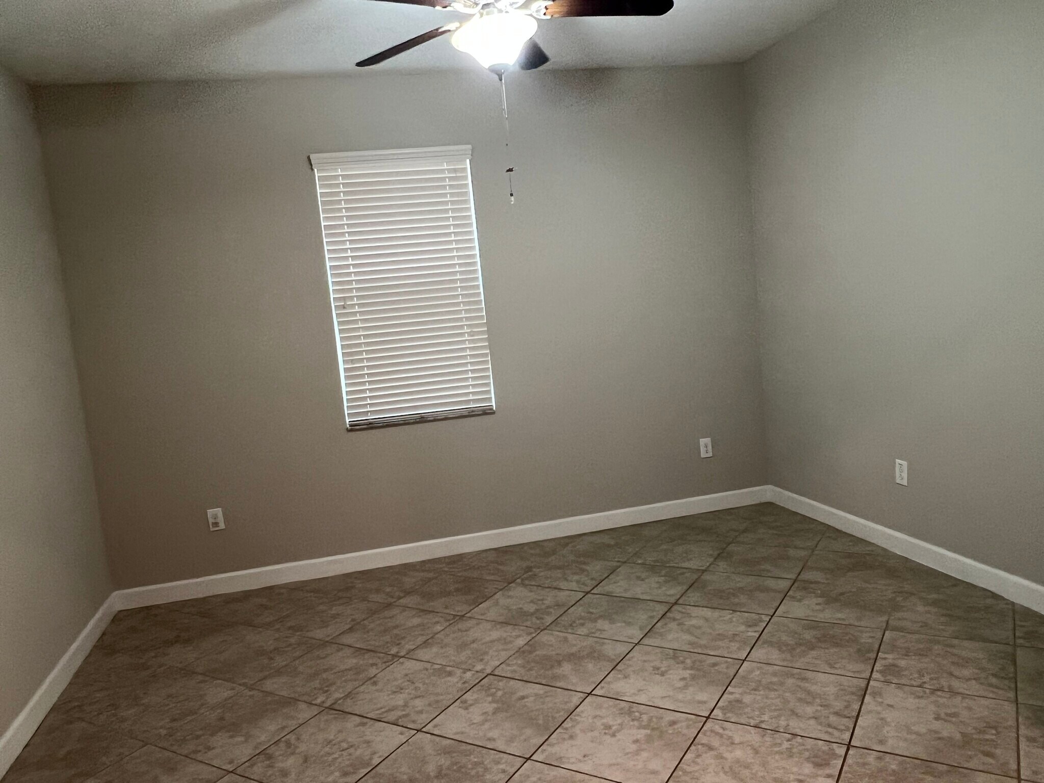 Building Photo - 923 Terra Vista St