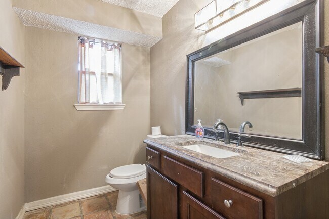 Building Photo - 10815 Cypresswood Dr