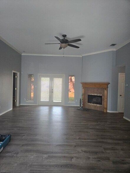 Building Photo - 8213 Oak Knoll Cir