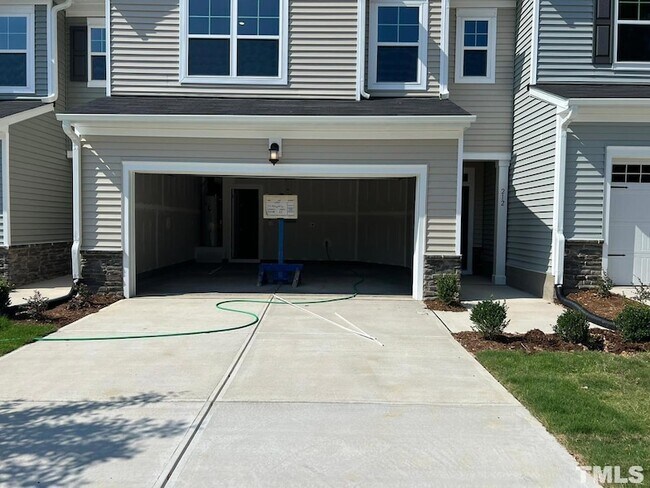 Building Photo - 212 Hiking Hl Ln