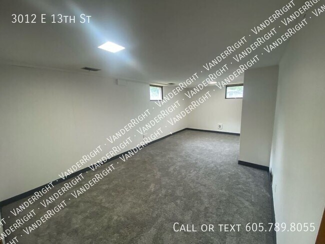 Building Photo - 3012 E 13th St