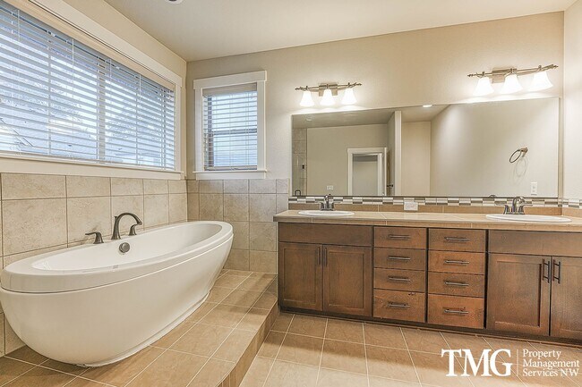 Building Photo - Spacious 4 BD Home with Private Backyard & Community Amenities!