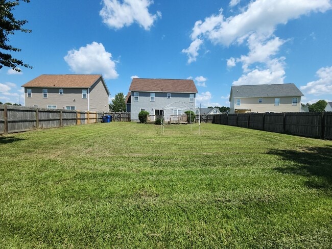 Building Photo - 205 Ashcroft Dr