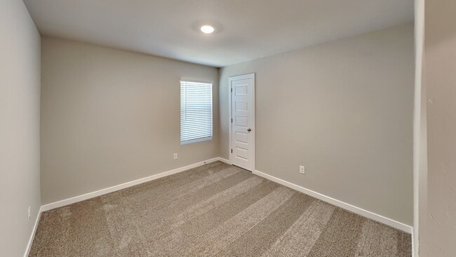 Building Photo - Beautiful Brand New 4 Bedroom Home in Mustang Schools