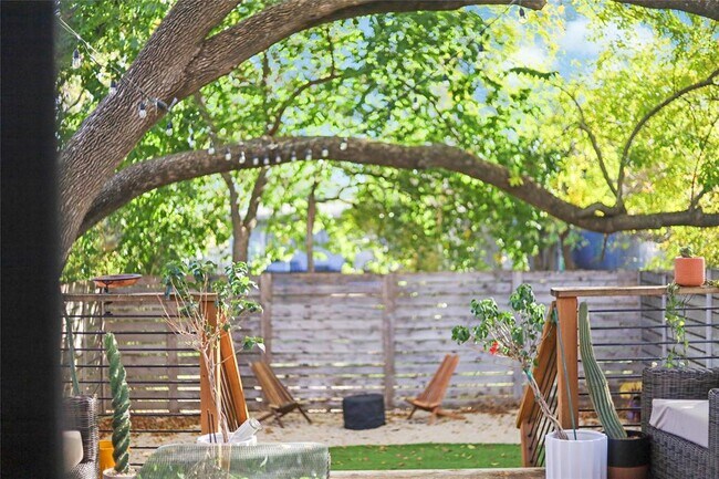 Building Photo - 2709 E 14th St