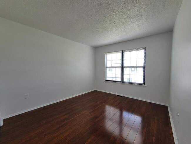 Building Photo - 515 Sheffield Ct