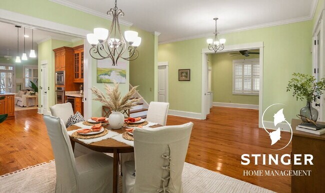 Building Photo - 14 Hayek St