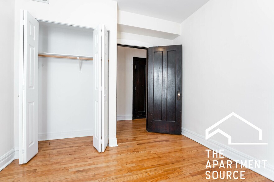 Building Photo - 1955 W Winnemac Ave