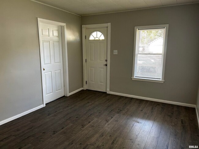 Building Photo - 1020 E Kansas St