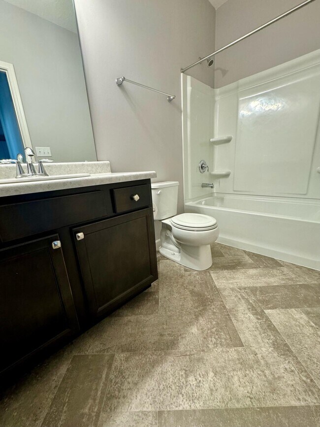 Building Photo - 636 Morven Park Dr