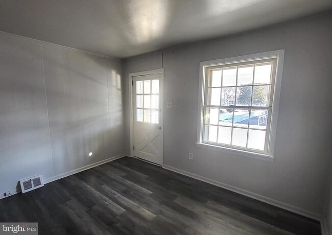 Building Photo - 4 W 2nd St