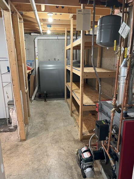 Basement unfinished space - 96 Skillings St