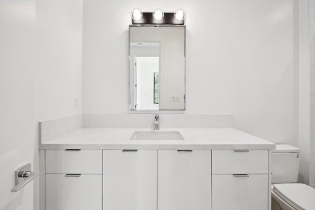 Building Photo - Luxurious Modern Single Family Home in West Menlo Park Available Now!