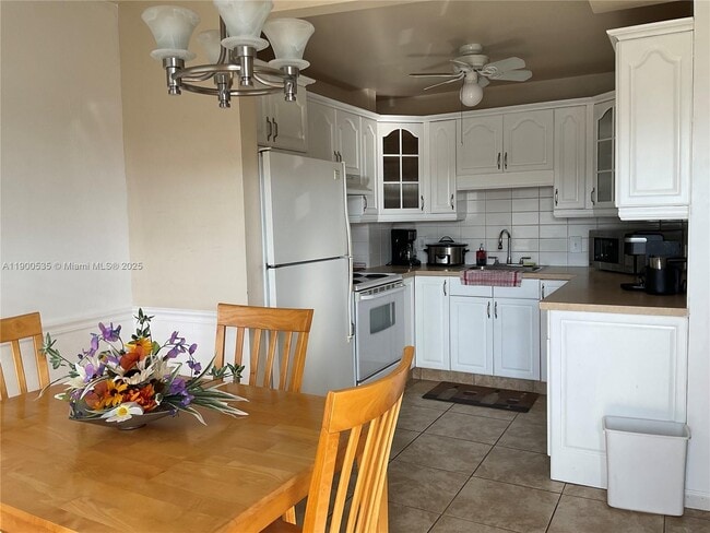 Building Photo - 22 SE 3rd Terrace