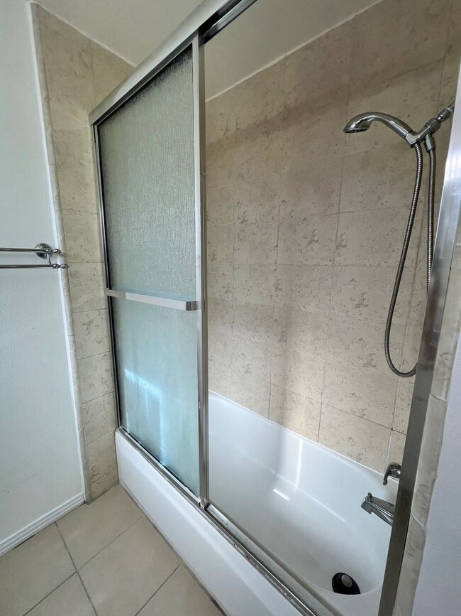 Building Photo - 3 Bedroom 1.5 Bathroom in Torrance