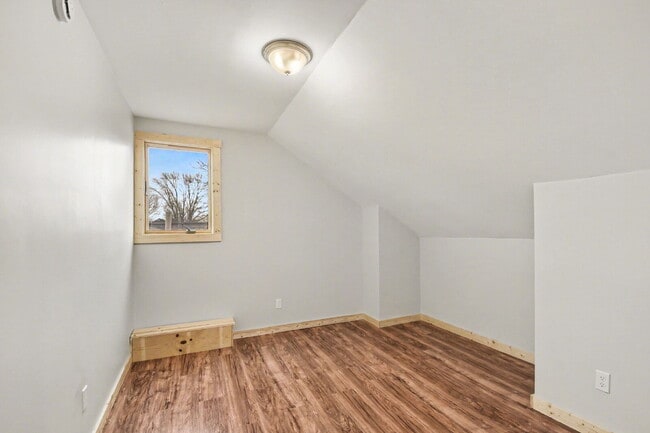 Building Photo - 2 Bedroom Rental Loft With Garage - $1150/Month