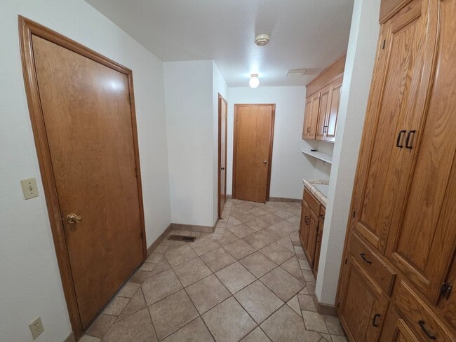 Building Photo - Gorgous 3 Bedroom 2/5 Bath Country Home