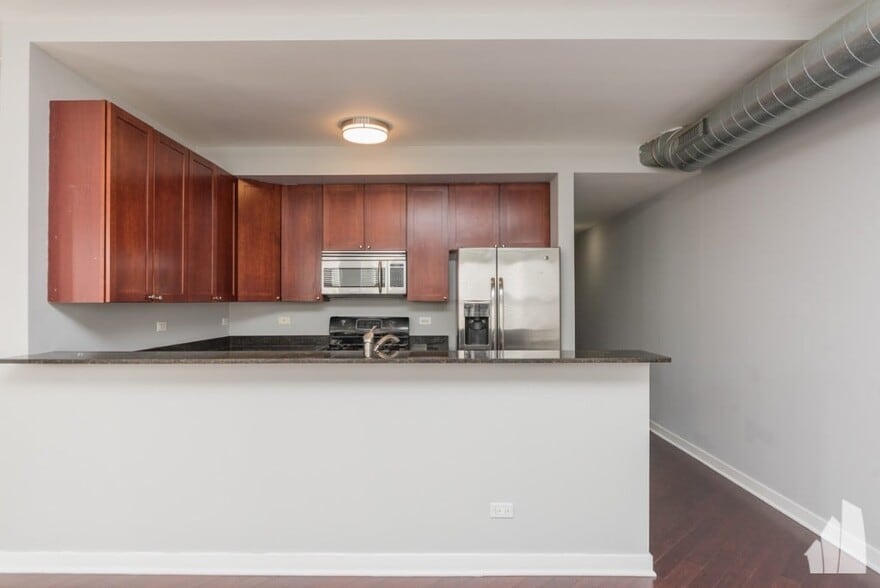 Building Photo - 3550 W Montrose Ave