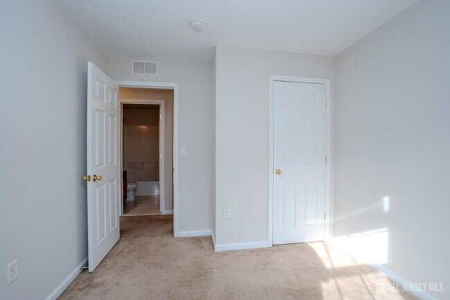 Building Photo - 5 Rafting Way