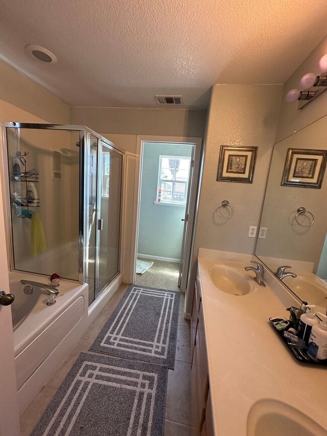 Building Photo - Fantastic 2 Story Home With Desirable Location