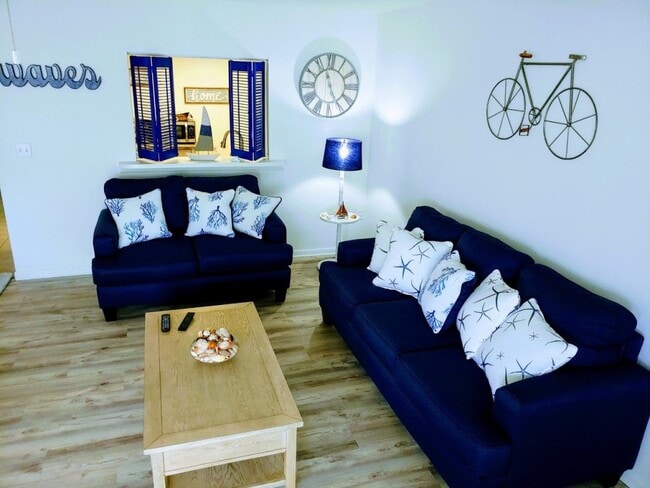 Building Photo - 2810 N Beach Rd