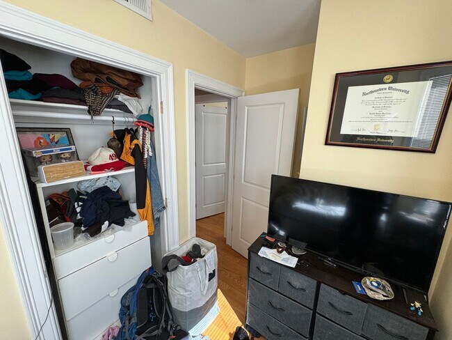 Building Photo - 183 River St