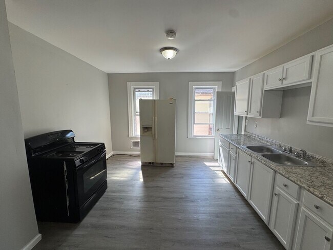 Building Photo - 4068 E 74th St