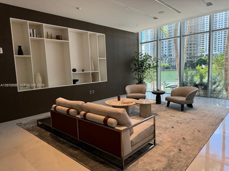 Building Photo - 300 Biscayne Boulevard Way