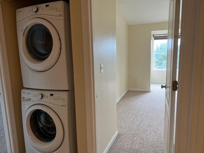 Building Photo - NOW AVAILABLE FOR RENTAL!!! A condominium-...