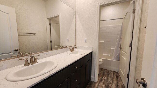 Building Photo - Spacious Two Story Home in Spanish Springs