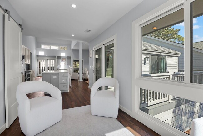 Building Photo - "Coastal Comfort Awaits: Spacious 3-Bed, 3-Bath Furnished Retreat in Moss Creek on the Marsh!"