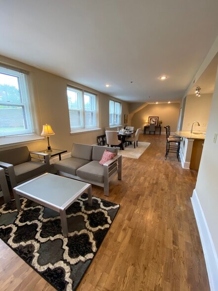 Bright unit with easy living – ground floor unit. - 803 E 6th St