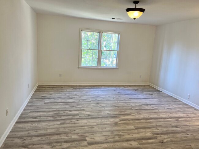 Building Photo - 10590 Haynes Bridge Rd