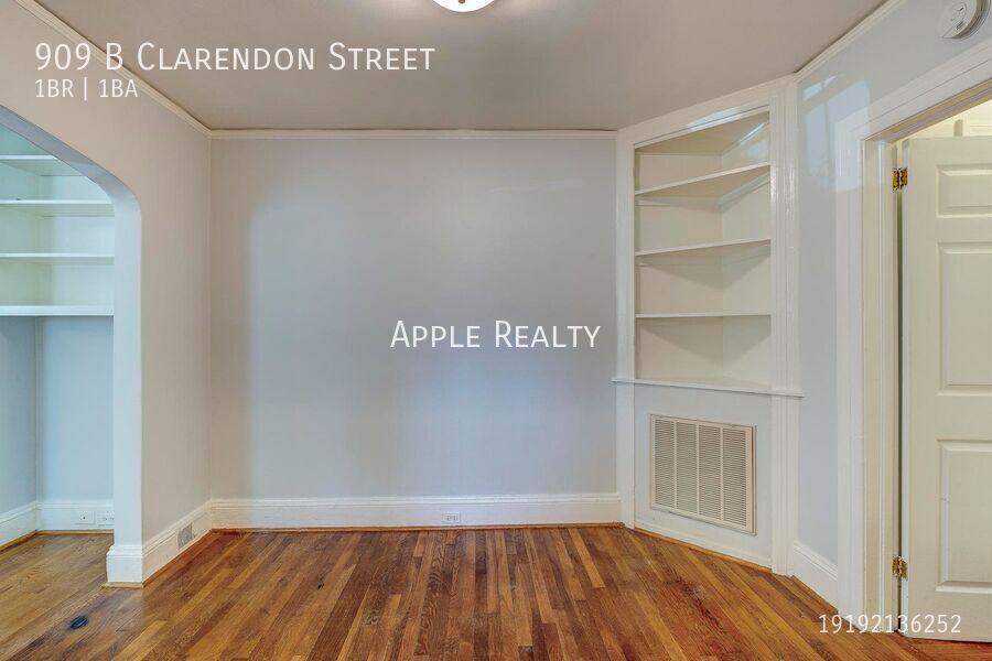 Building Photo - 909 Clarendon St