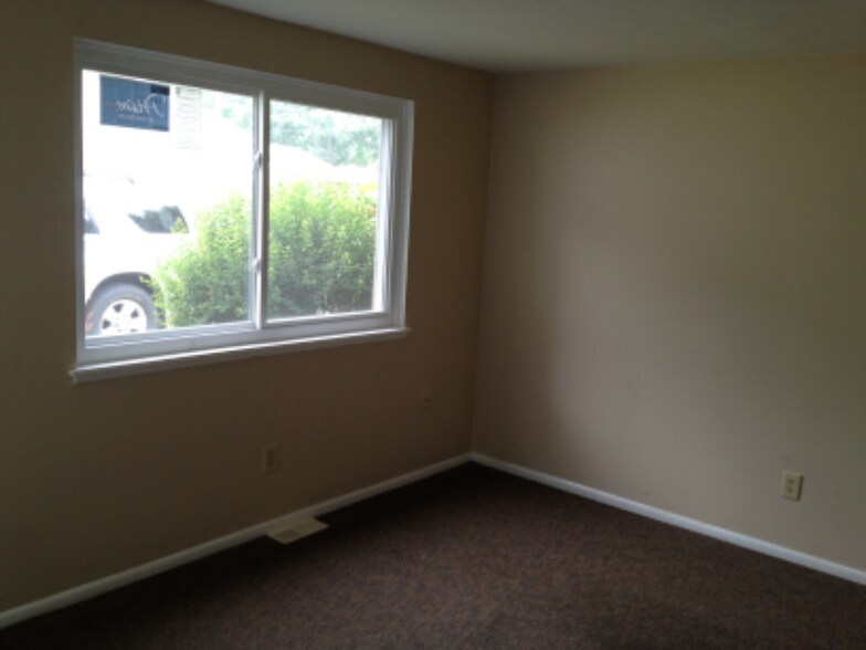 Building Photo - 128 High St