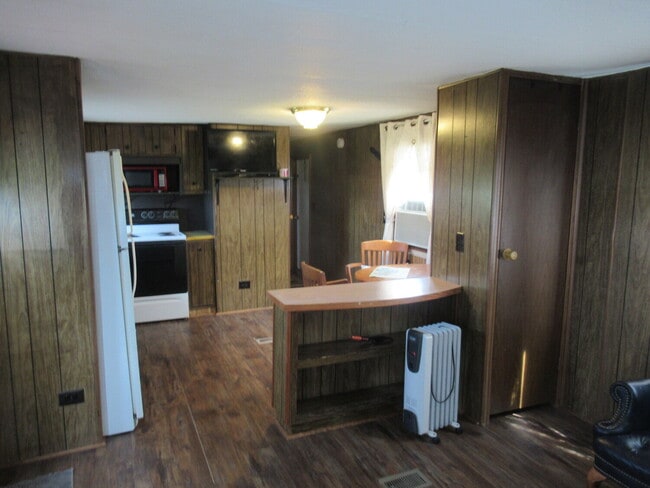 Building Photo - Cozy 2-Bedroom Home for Lease in Western Lincoln County – Move-In Ready!