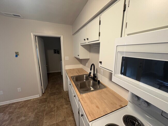 Building Photo - 813 S Grosvenor Ct