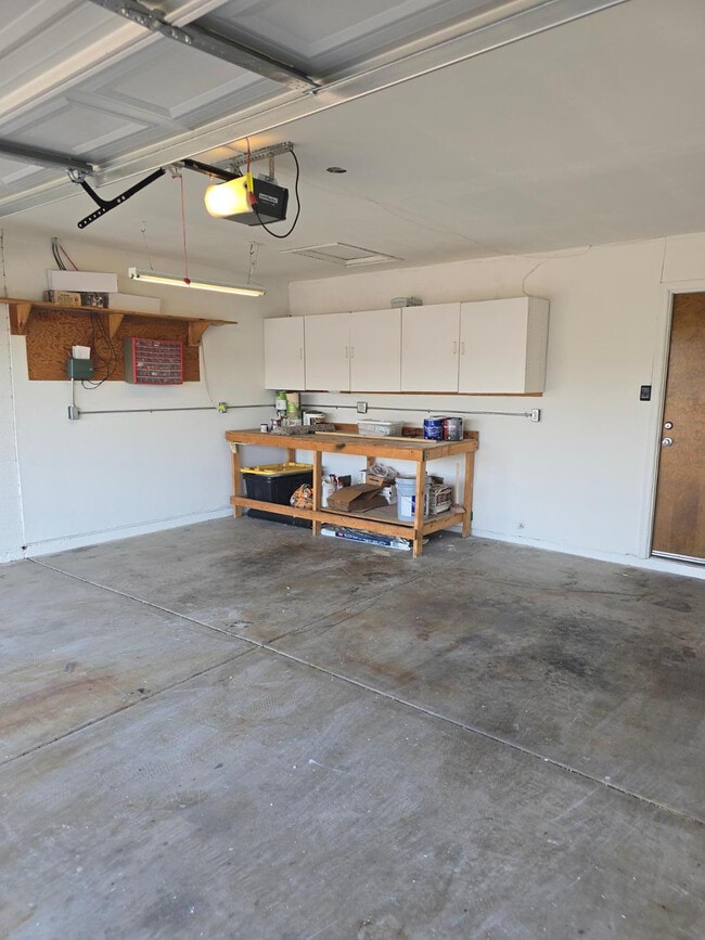 Building Photo - 1615 W Summit Pl