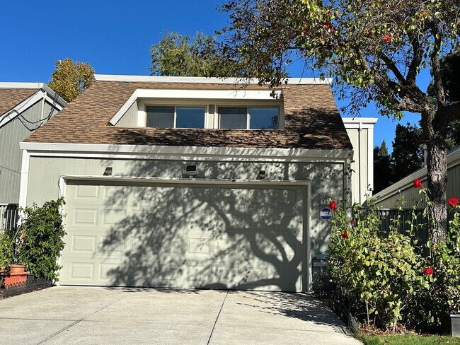 Building Photo - 7551 Maywood Dr